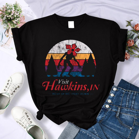 Camiseta Feminina Visite Hawkings  - Stranger Things - NERD BEM TRAJADO